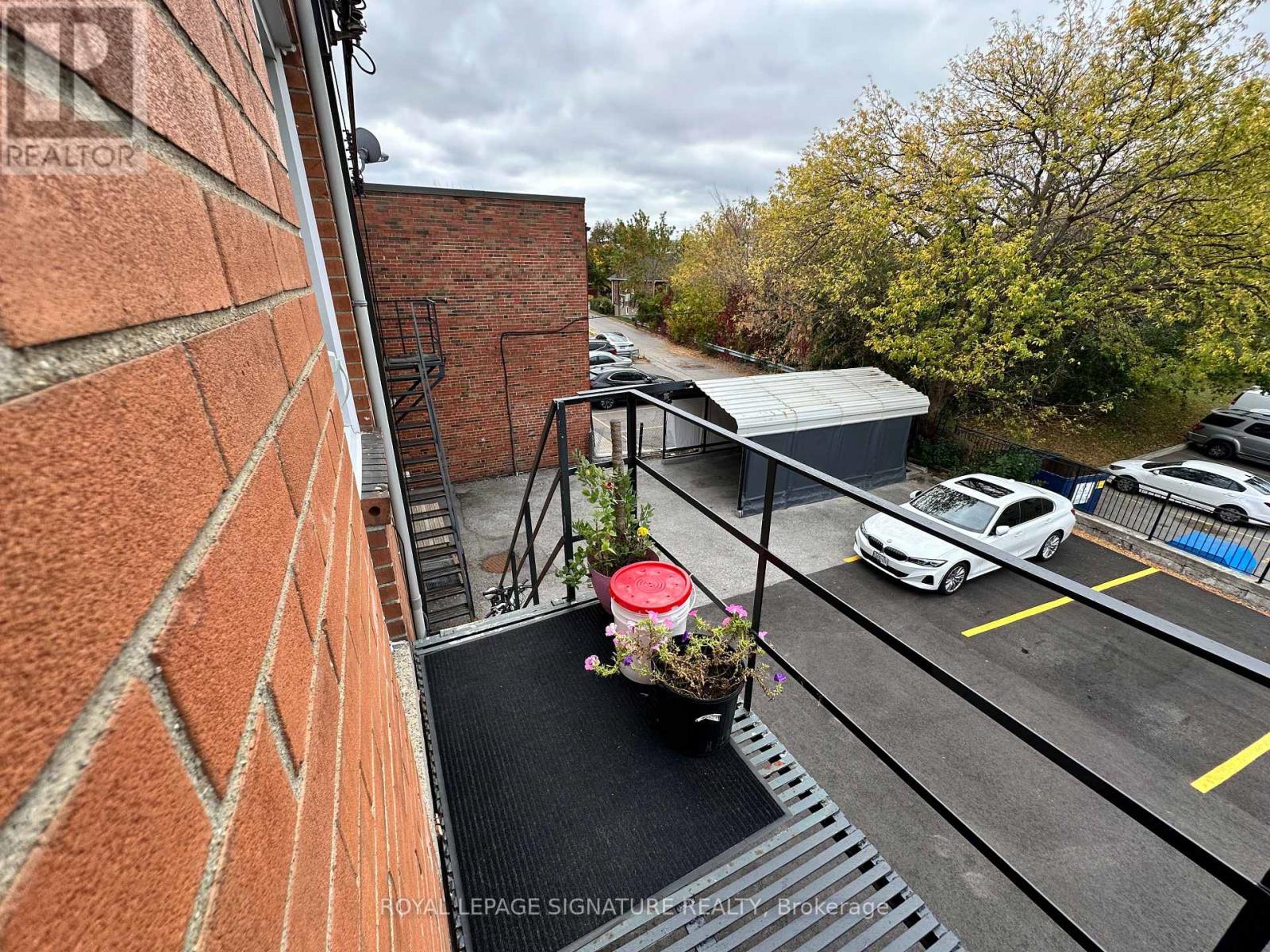 2890 Dufferin Street Property Photo 23