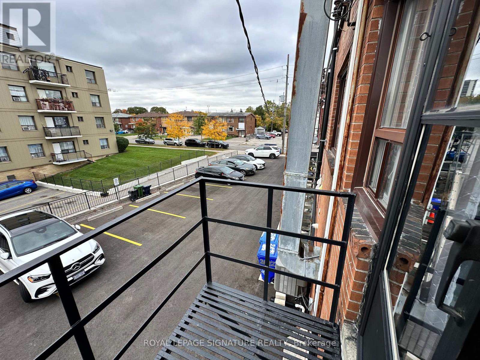 2890 Dufferin Street Property Photo 24