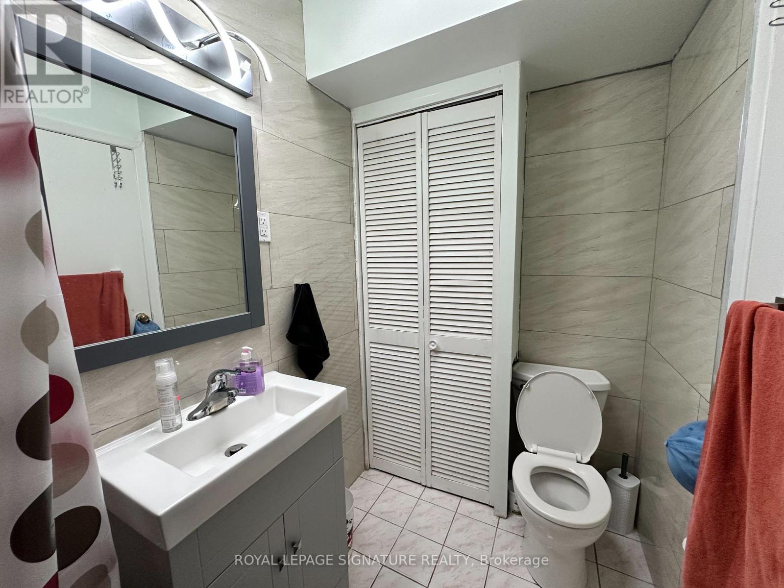 2890 Dufferin Street Property Photo 25