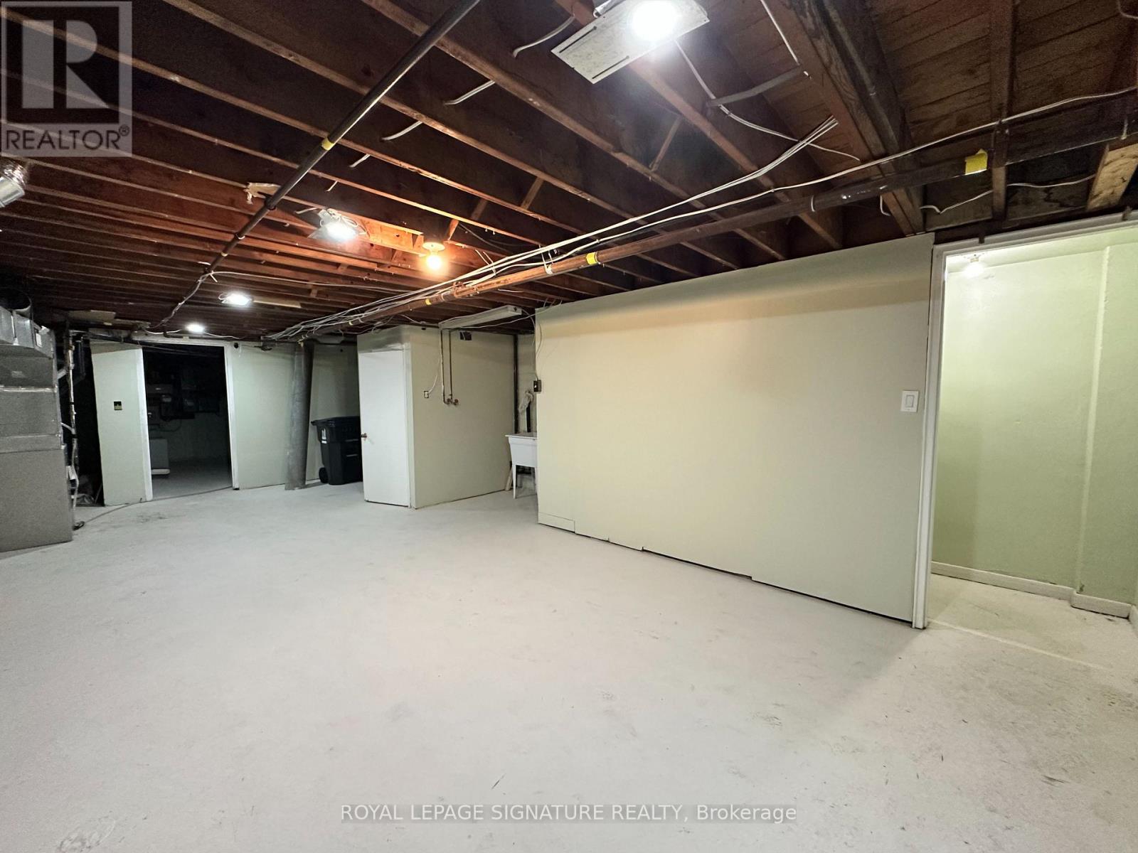 2890 Dufferin Street Property Photo 31