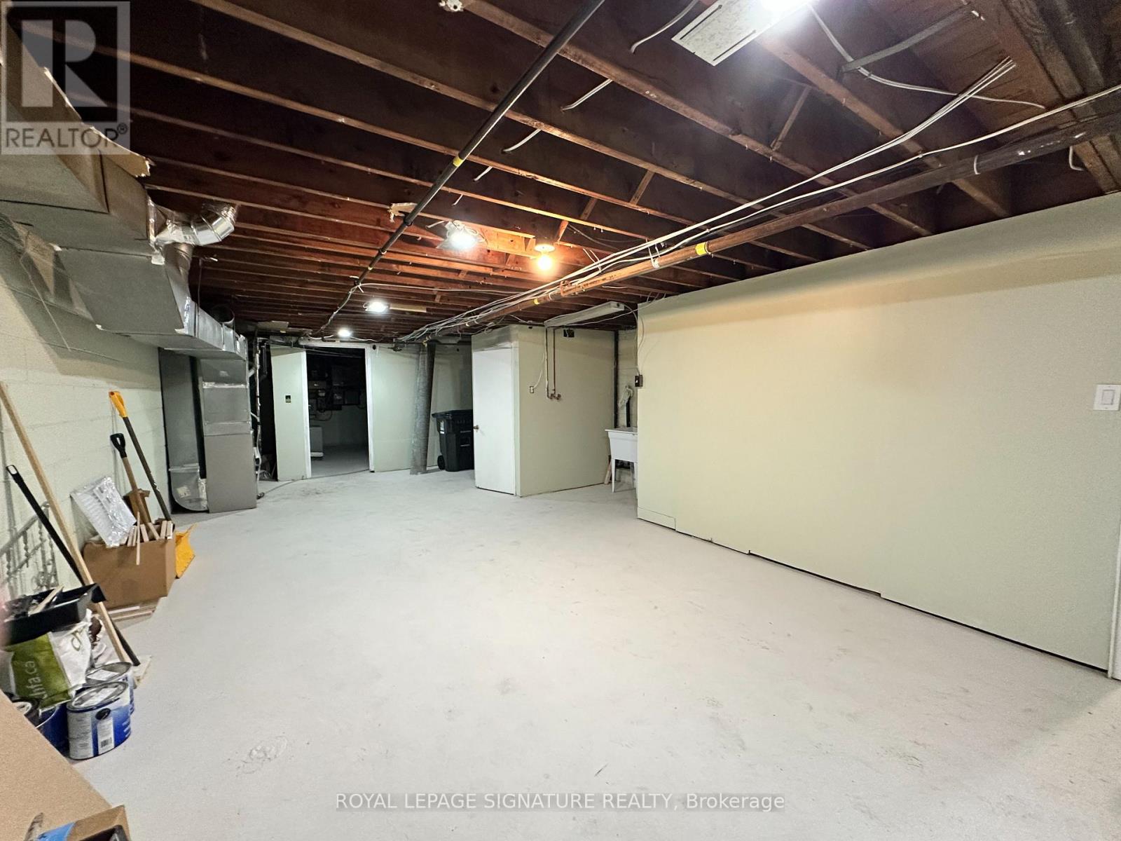 2890 Dufferin Street Property Photo 32