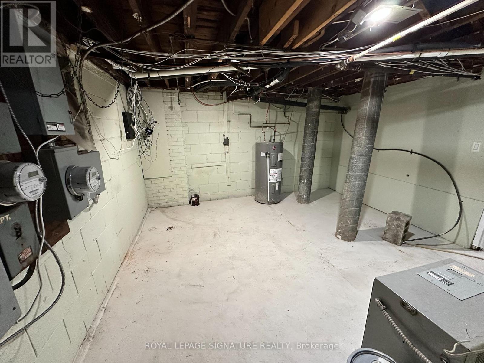 2890 Dufferin Street Property Photo 33