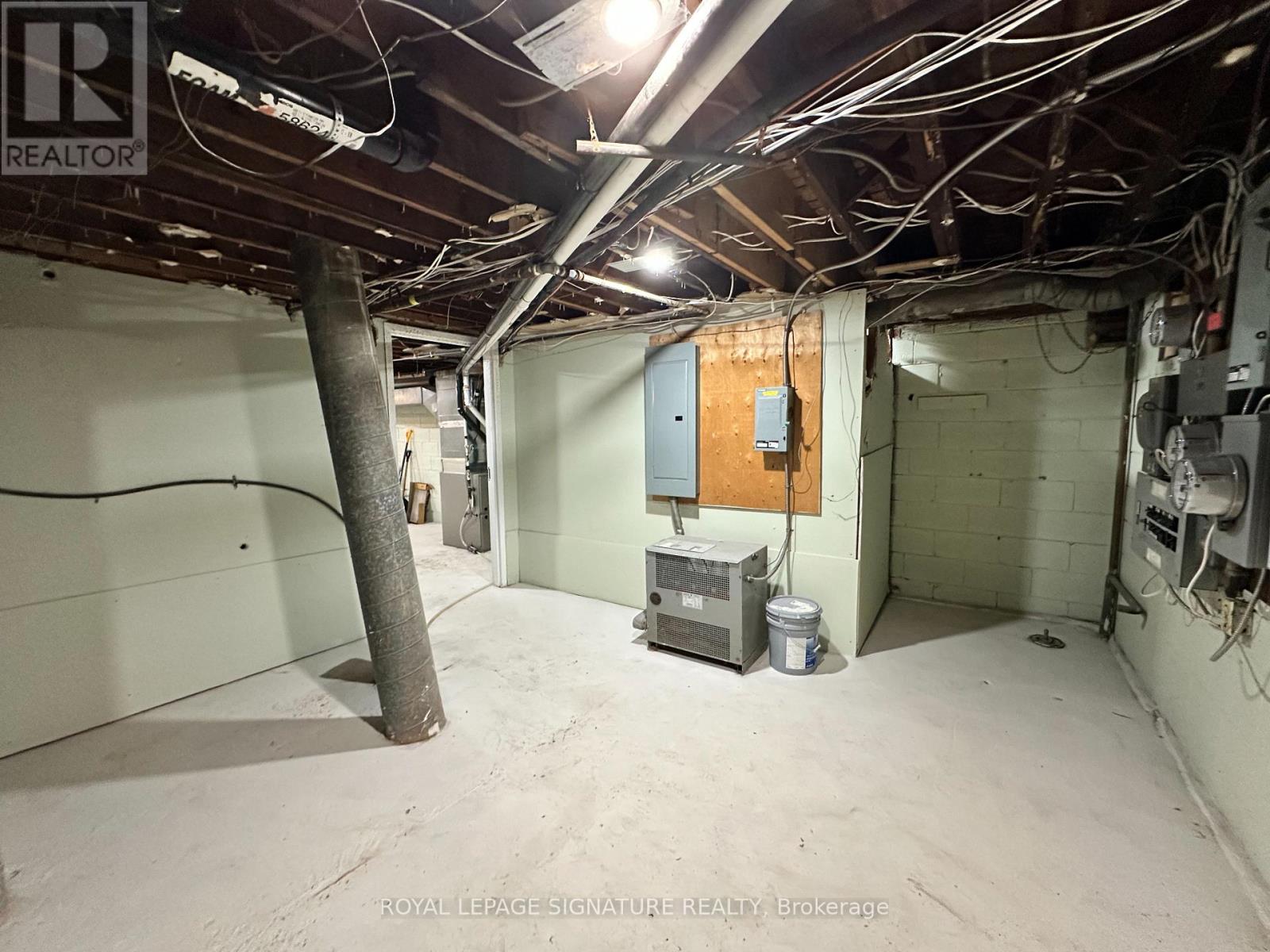 2890 Dufferin Street Property Photo 35