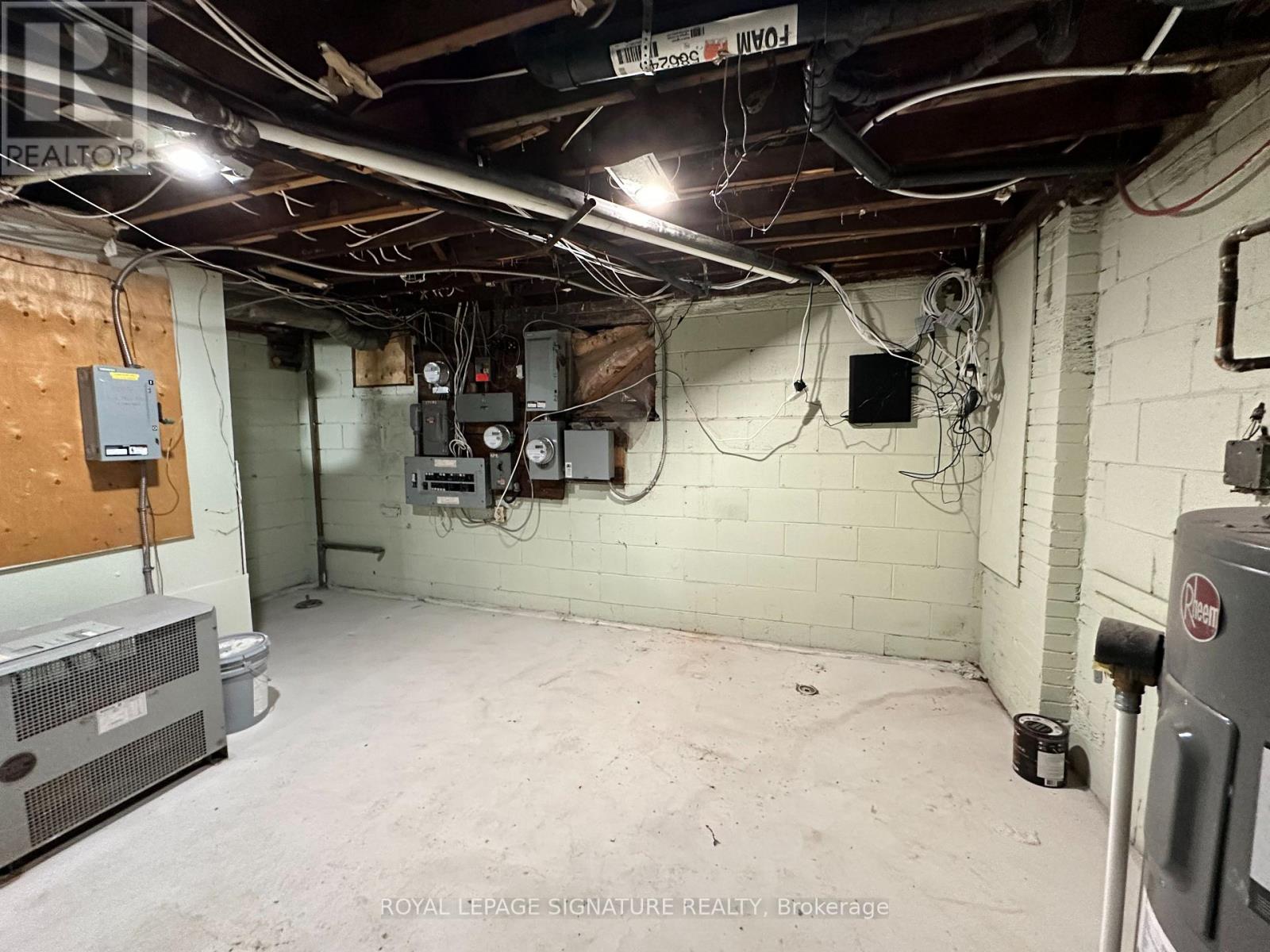 2890 Dufferin Street Property Photo 36