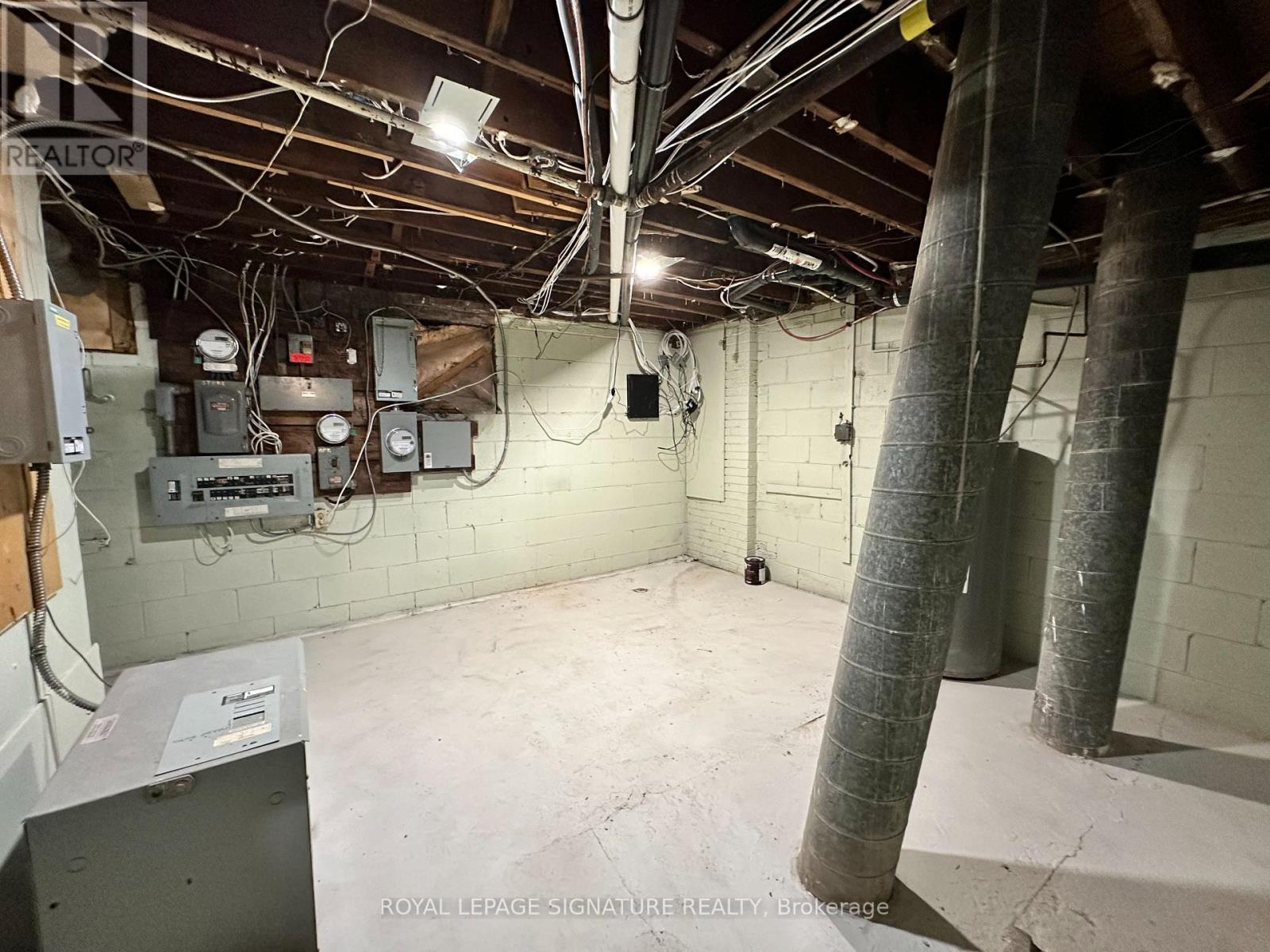 2890 Dufferin Street Property Photo 37