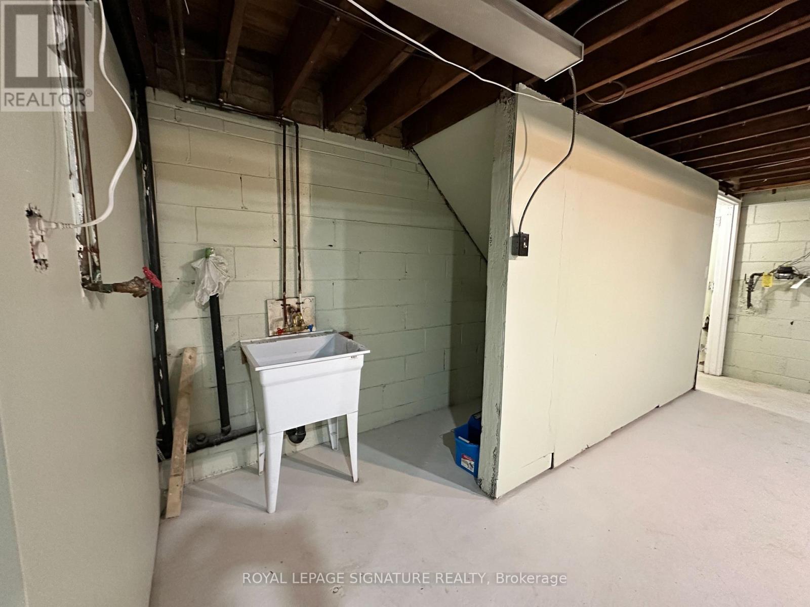 2890 Dufferin Street Property Photo 38