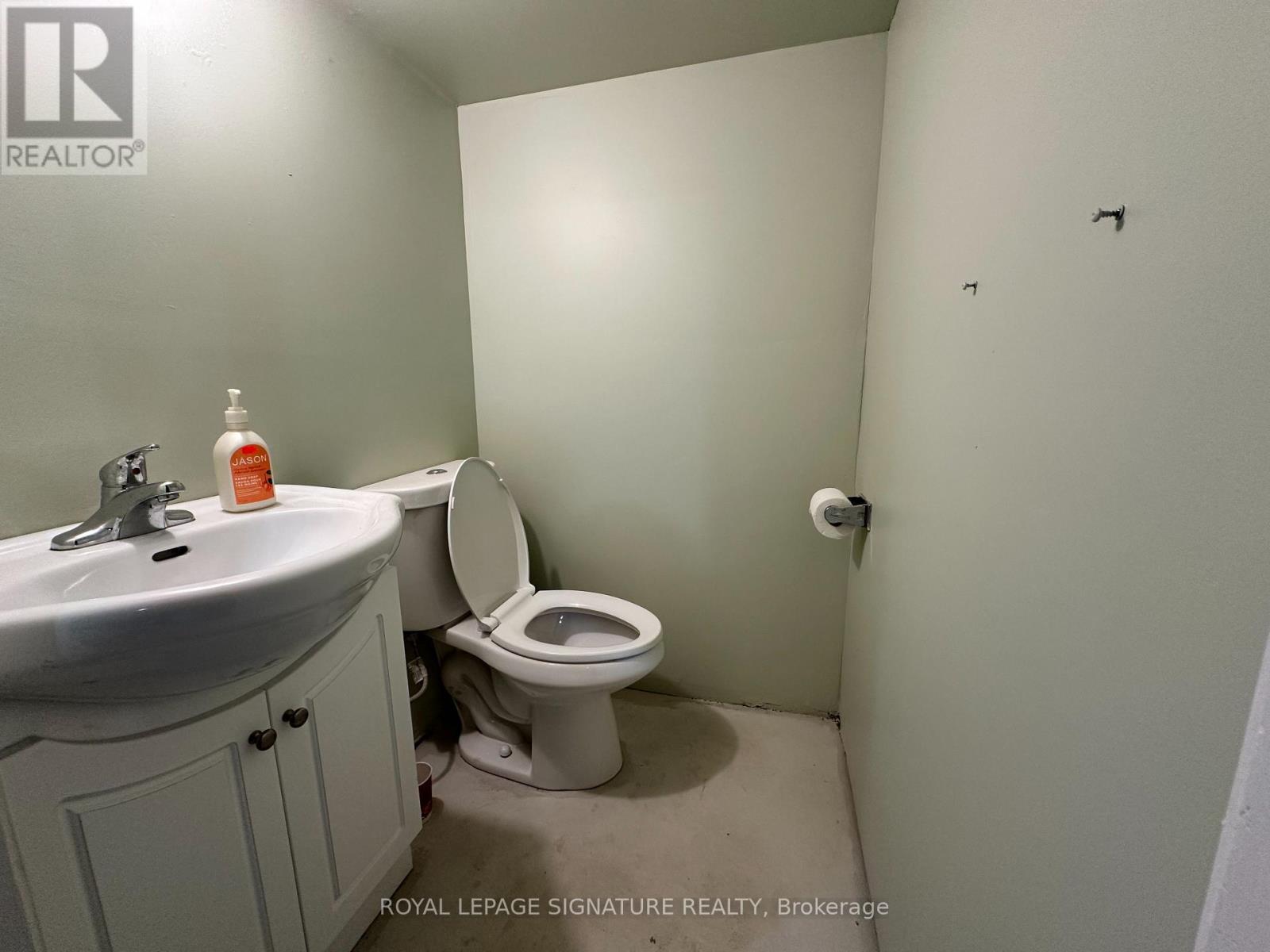 2890 Dufferin Street Property Photo 39