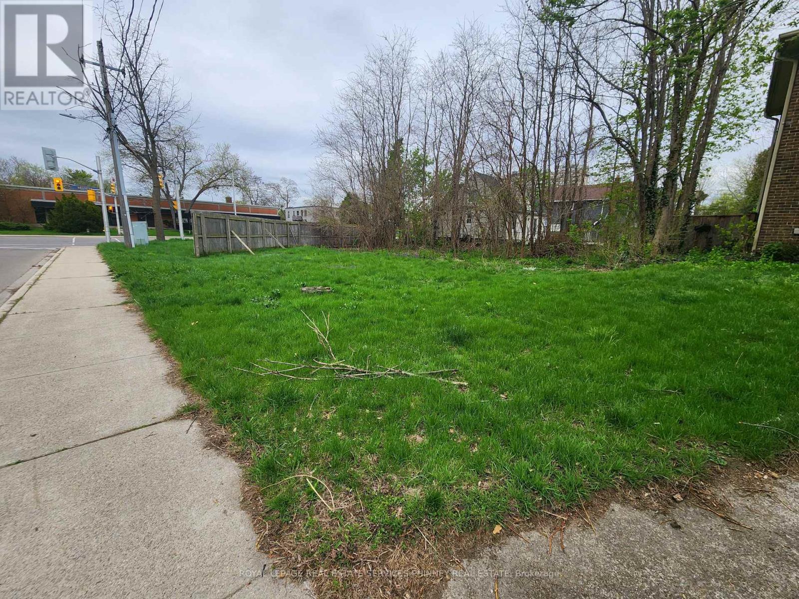 685 Brant Street Property Photo 3