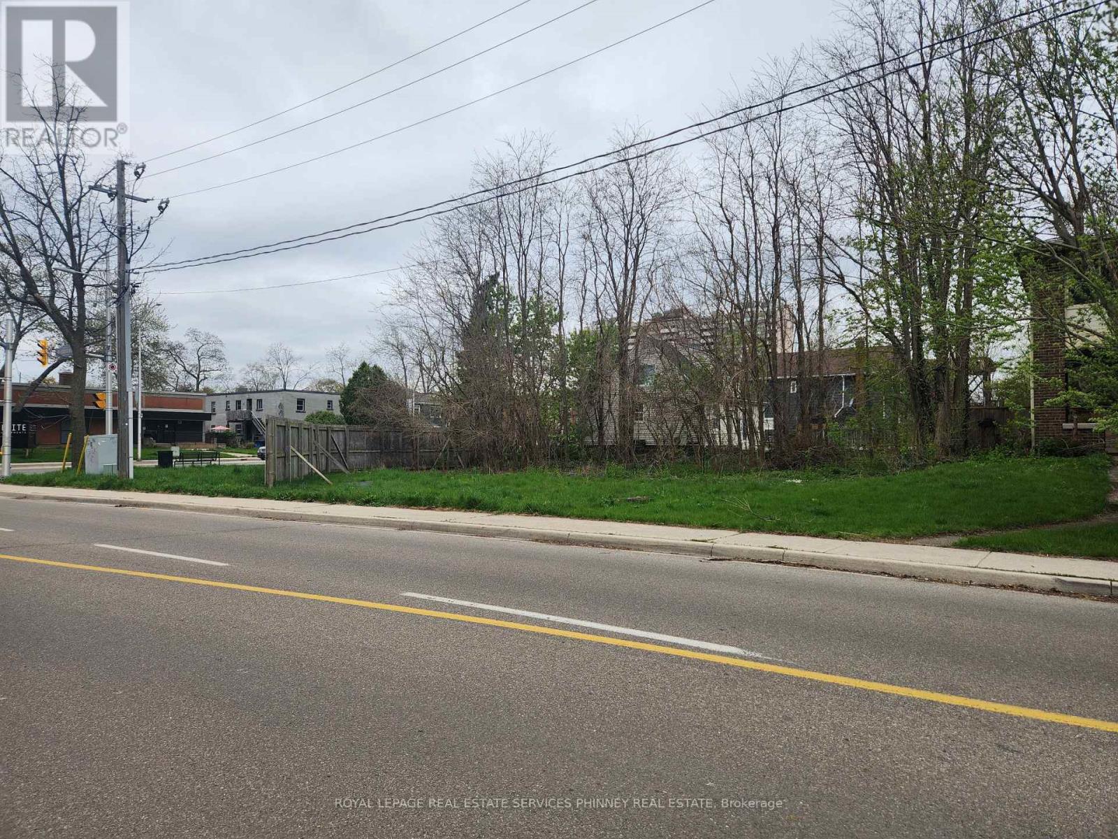 685 Brant Street Property Photo 4