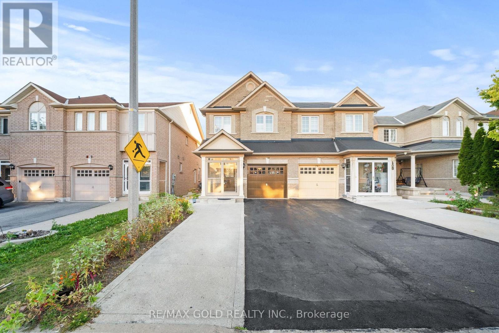 107 CRYSTALVIEW CRESCENT Property Photo 1