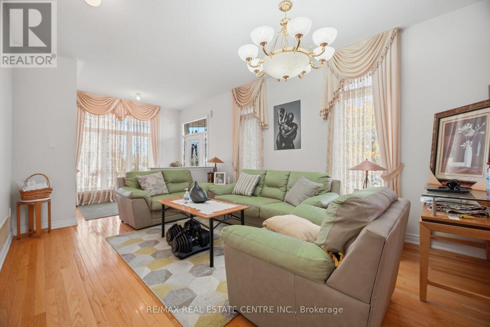 65 Connolly Crescent Property Photo 8