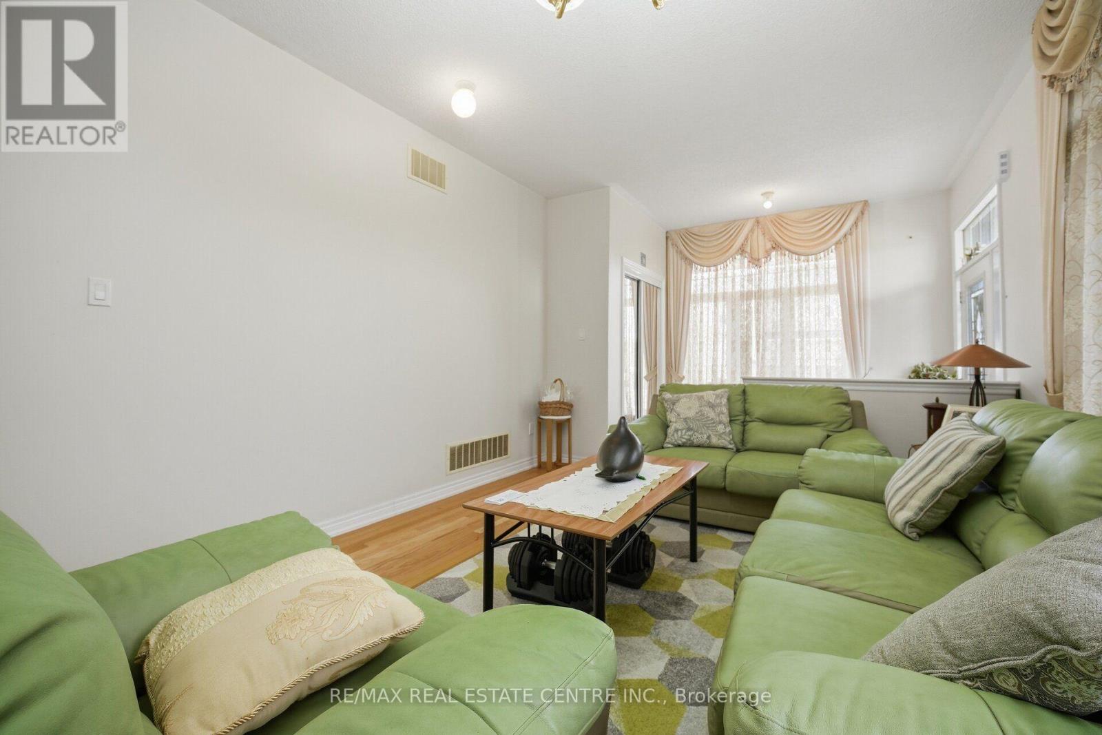 65 Connolly Crescent Property Photo 9