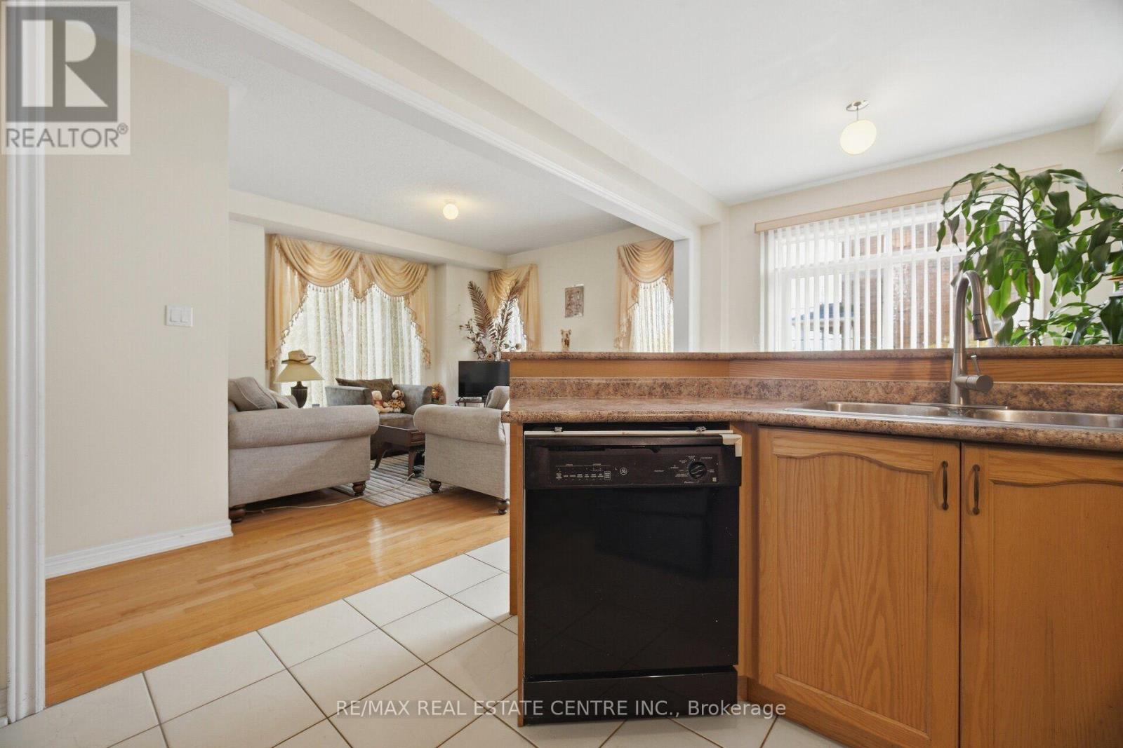 65 Connolly Crescent Property Photo 11