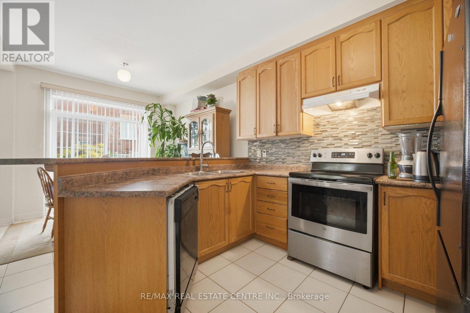 65 Connolly Crescent Property Photo 13