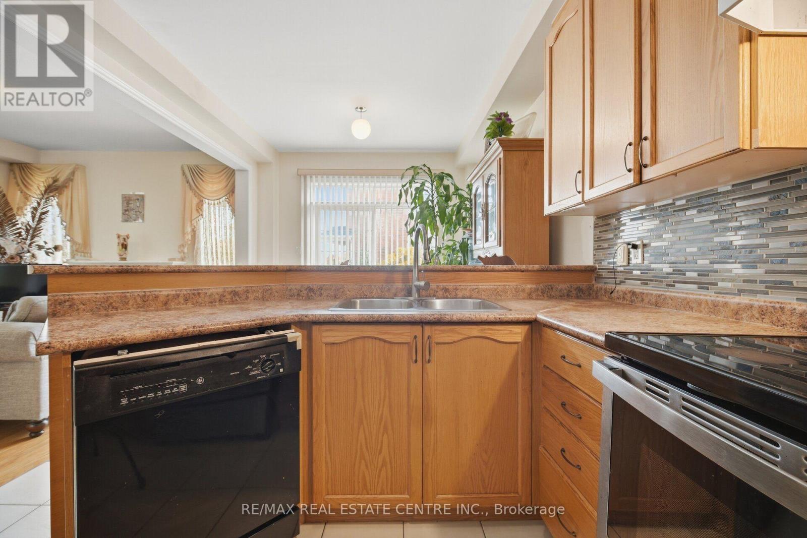 65 Connolly Crescent Property Photo 14