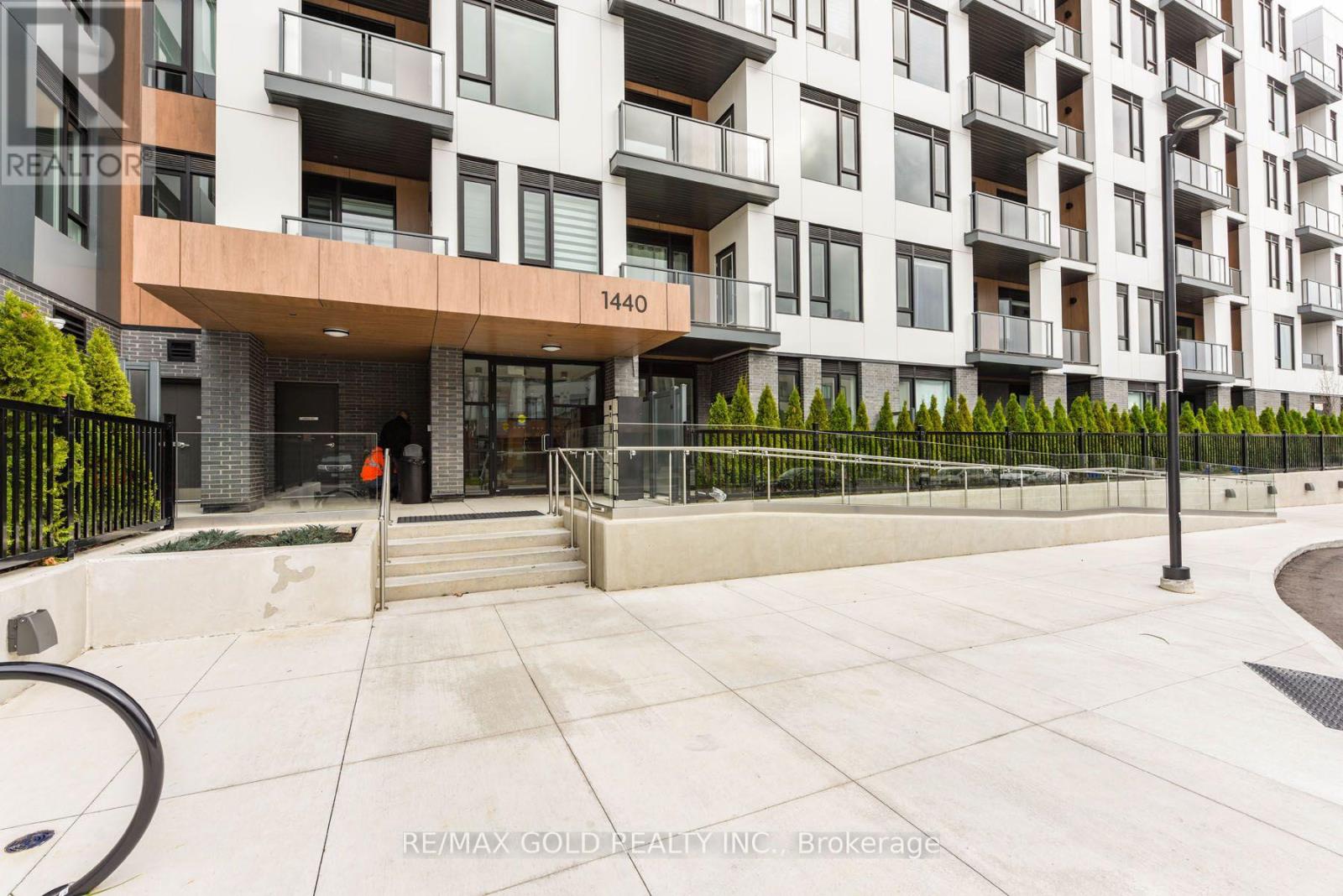 514 - 1440 Clarriage Court Property Photo 17
