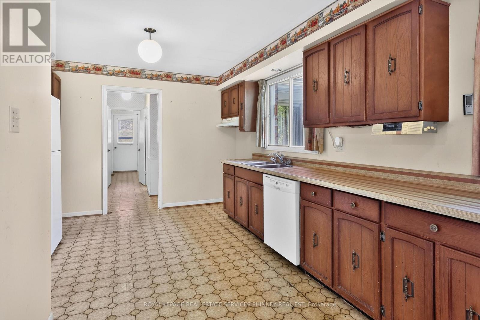 1353 Bunsden Avenue Property Photo 8