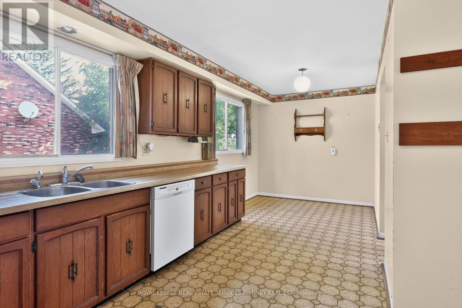 1353 Bunsden Avenue Property Photo 9