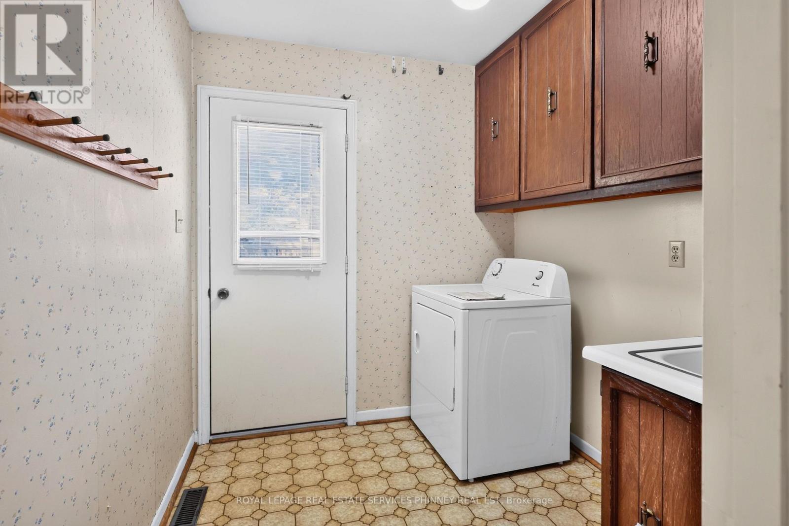 1353 Bunsden Avenue Property Photo 13