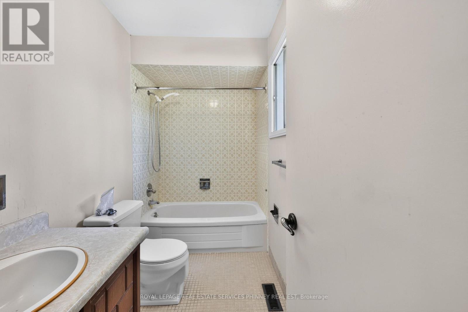 1353 Bunsden Avenue Property Photo 16