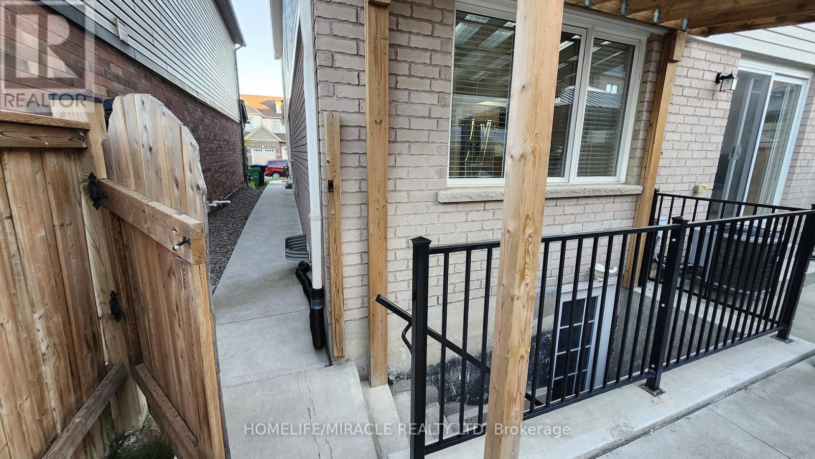 92 Stedford Crescent Property Photo 2