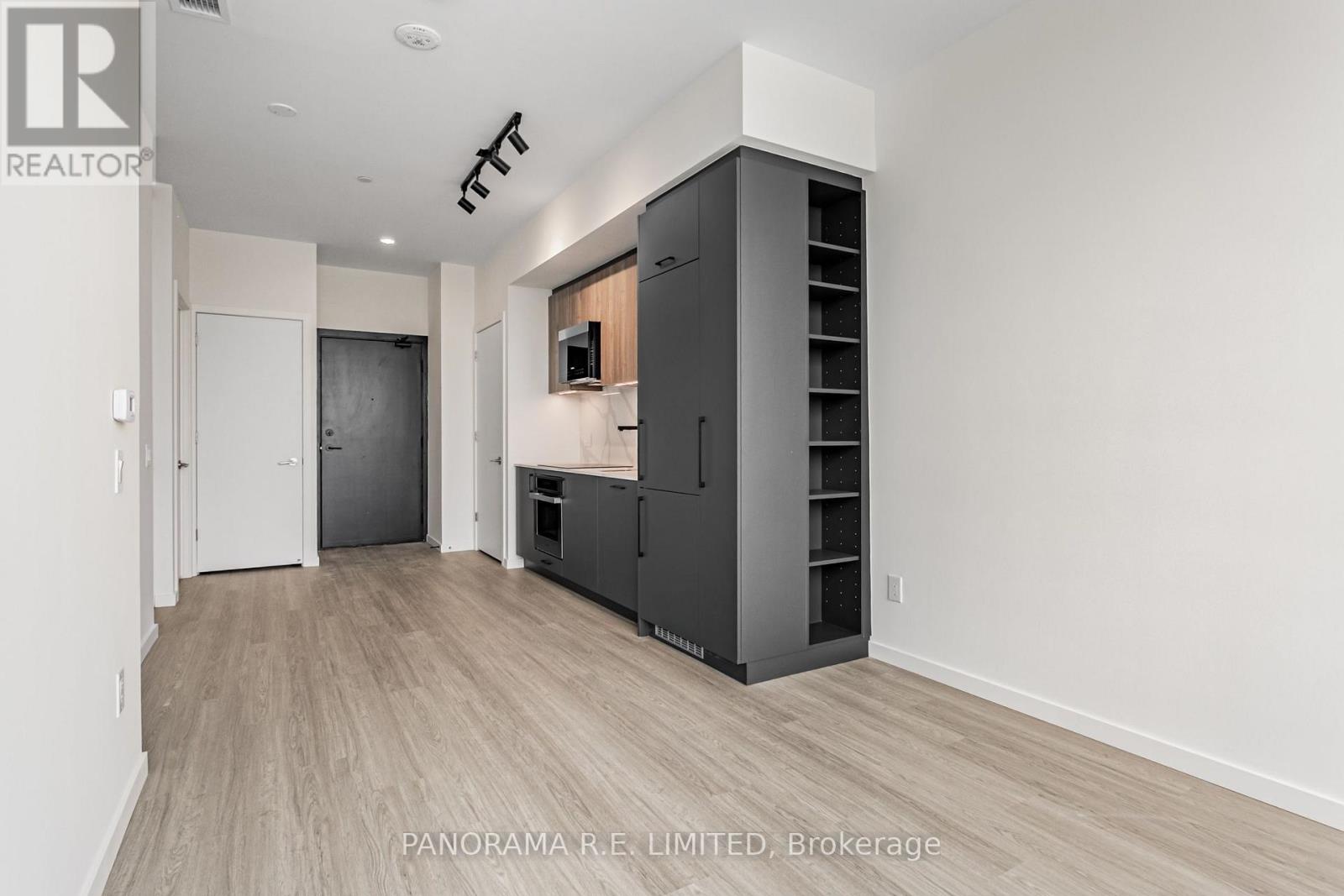 Ph817 - 689 The Queensway Property Photo 5