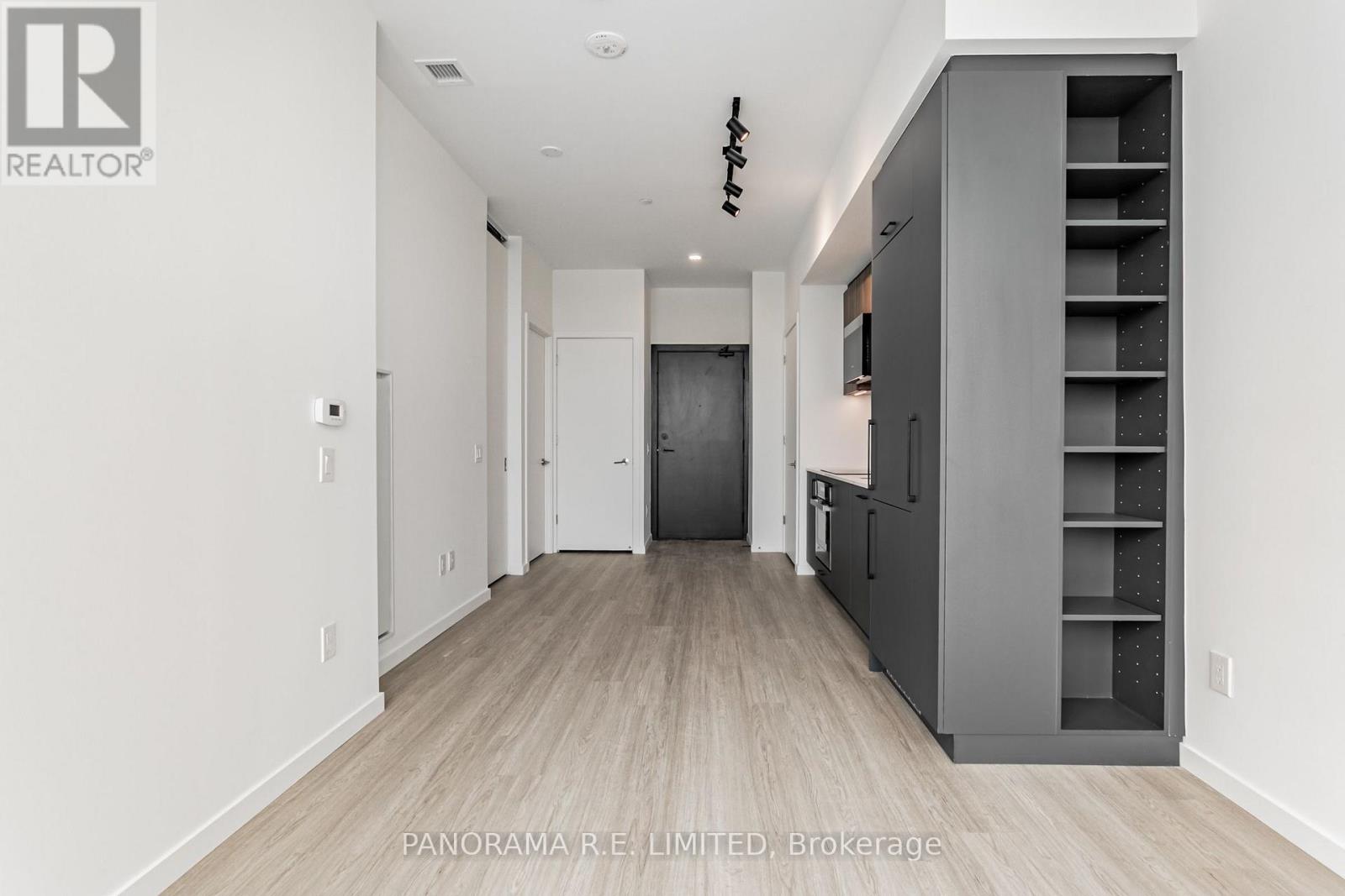 Ph817 - 689 The Queensway Property Photo 6