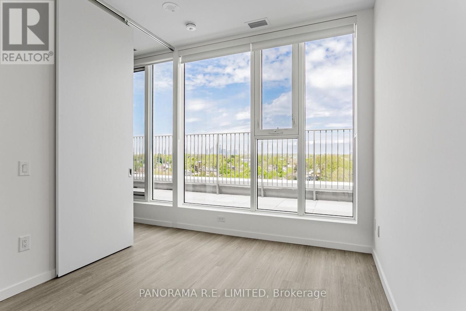 Ph817 - 689 The Queensway Property Photo 7