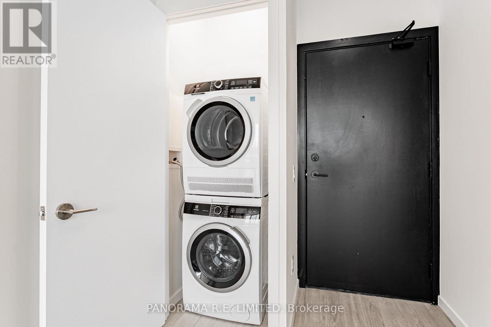 Ph817 - 689 The Queensway Property Photo 11
