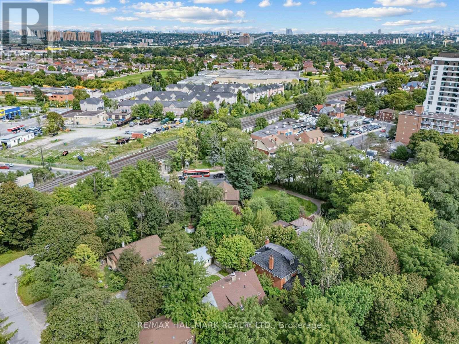 7 Humberview Crescent Property Photo 2