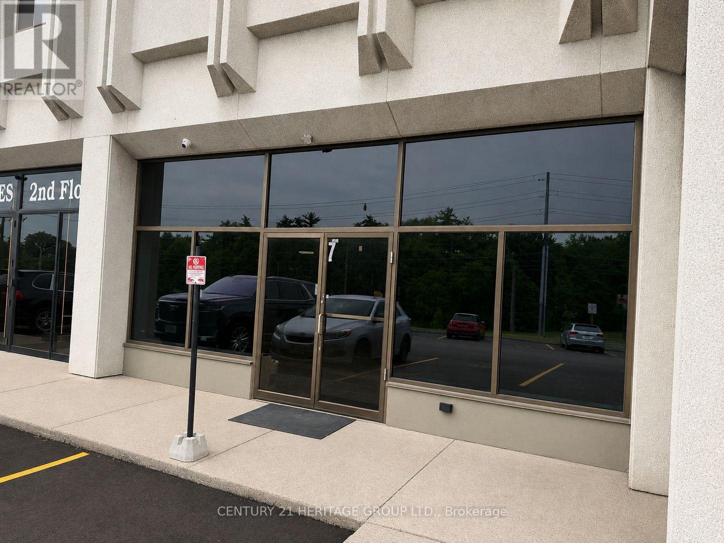 5 - 4544 Dufferin Street Property Photo 4