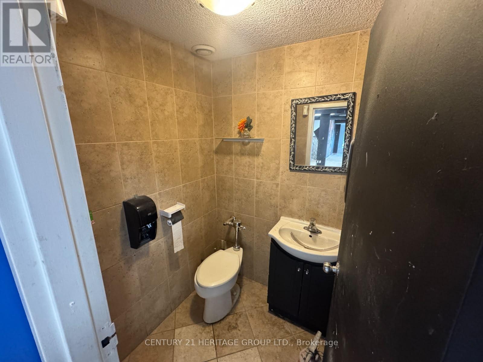 5 - 4544 Dufferin Street Property Photo 8