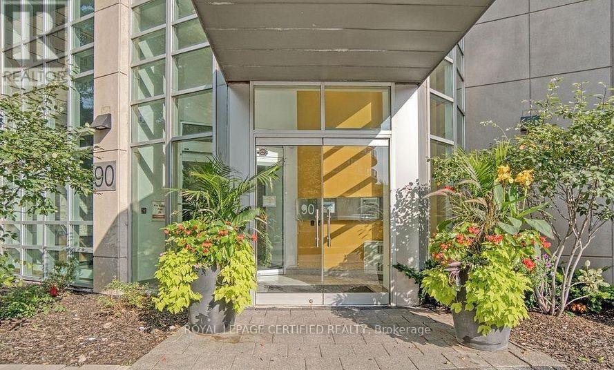 909 - 90 Absolute Avenue Property Photo 2