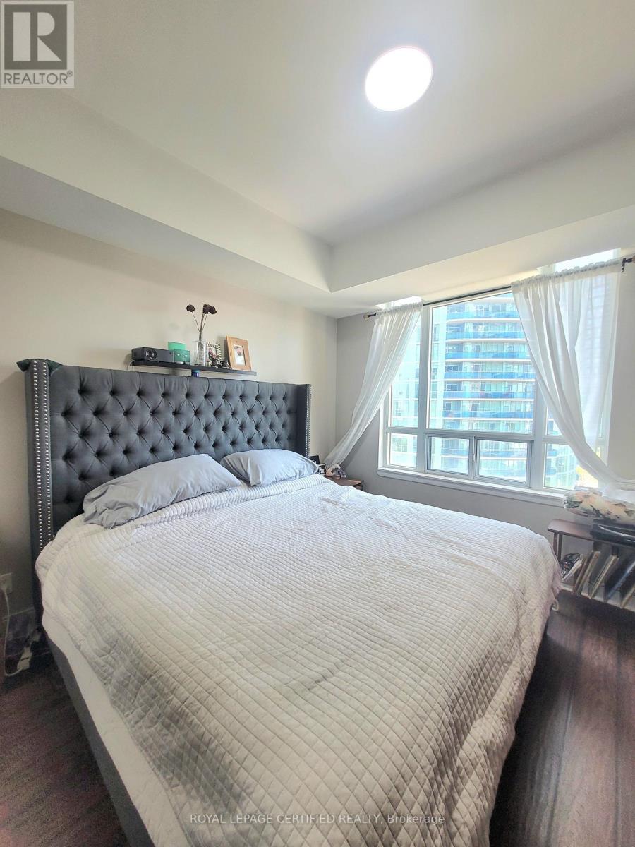 909 - 90 Absolute Avenue Property Photo 13