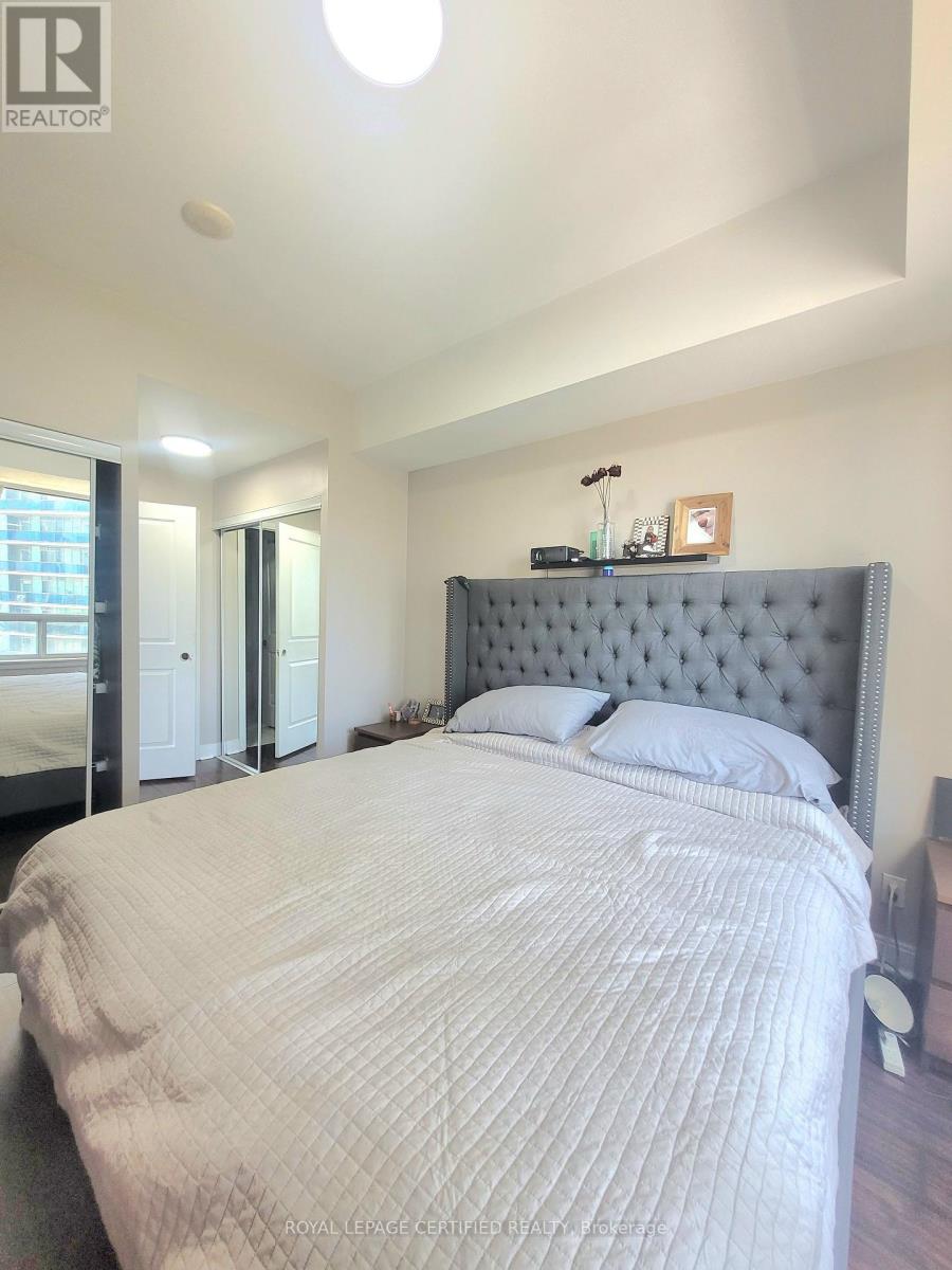 909 - 90 Absolute Avenue Property Photo 14