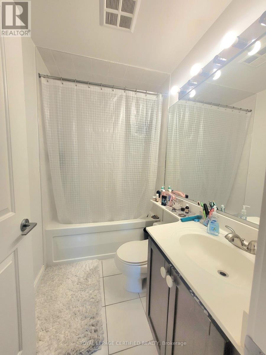 909 - 90 Absolute Avenue Property Photo 17