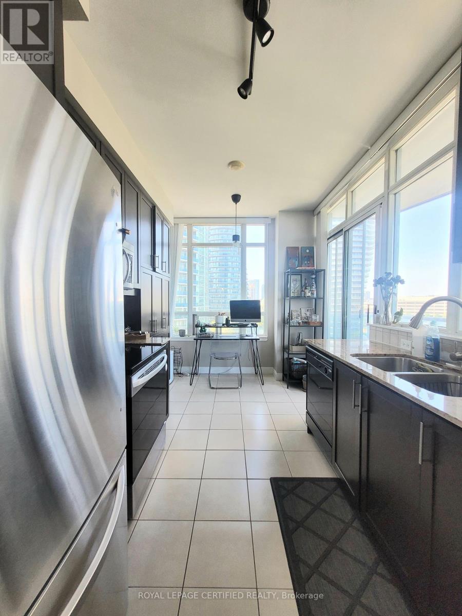 909 - 90 Absolute Avenue Property Photo 18