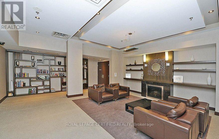909 - 90 Absolute Avenue Property Photo 24