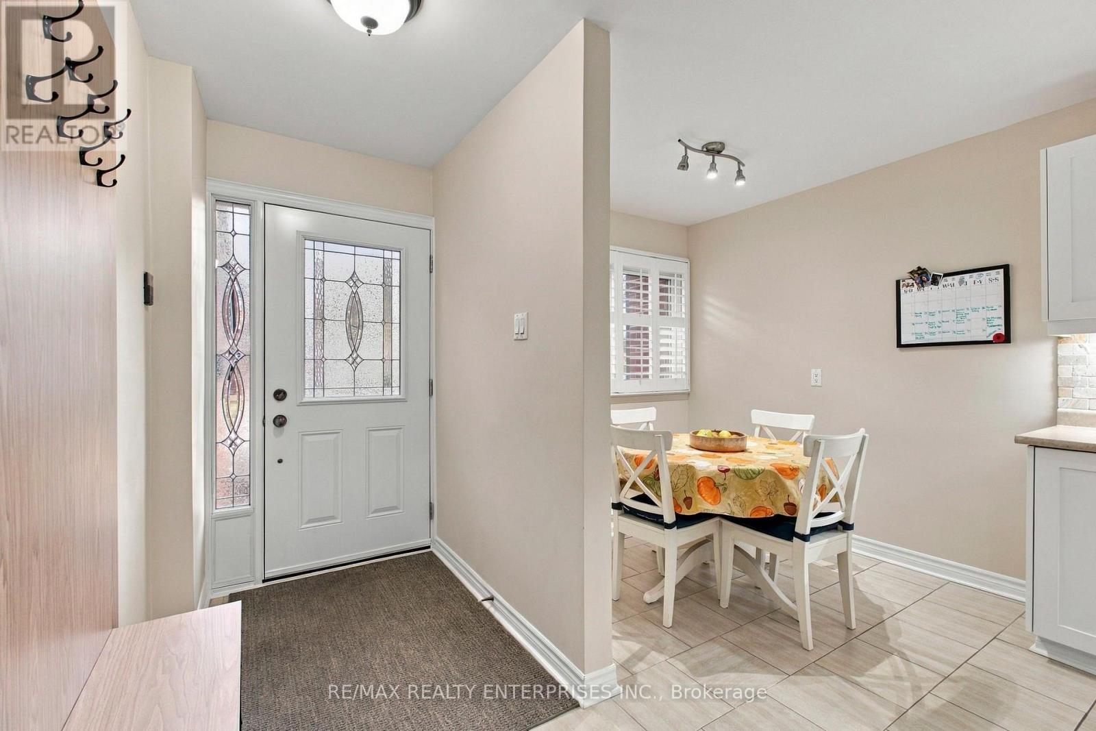 82 - 2881 Windwood Drive Property Photo 3