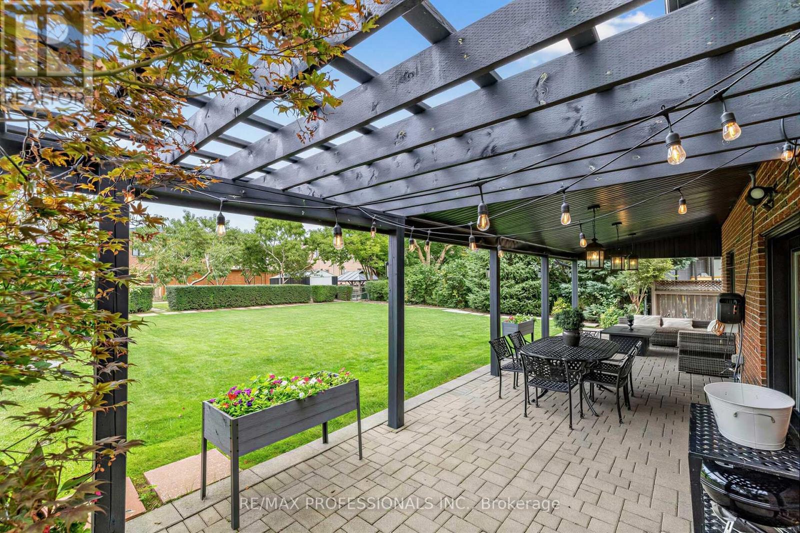182 Gracefield Avenue Property Photo 3