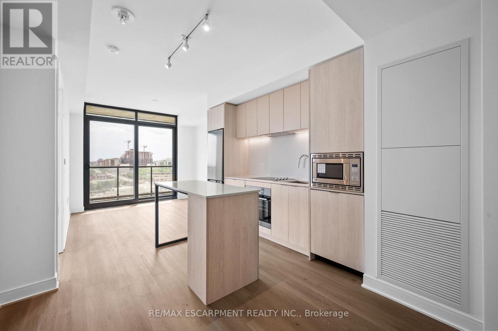 1016 - 86 Dundas Street E Property Photo 2