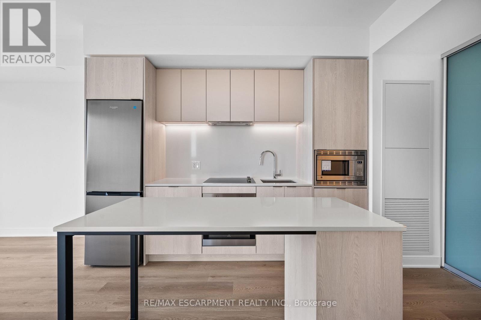 1016 - 86 Dundas Street E Property Photo 3