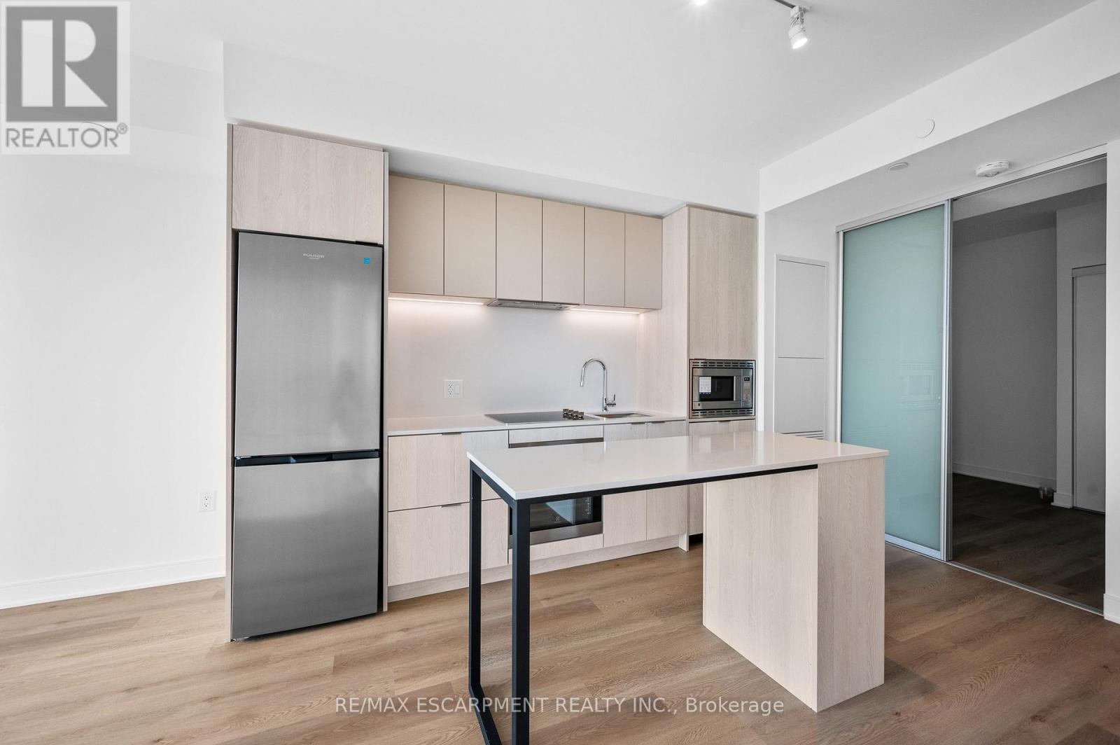 1016 - 86 Dundas Street E Property Photo 4