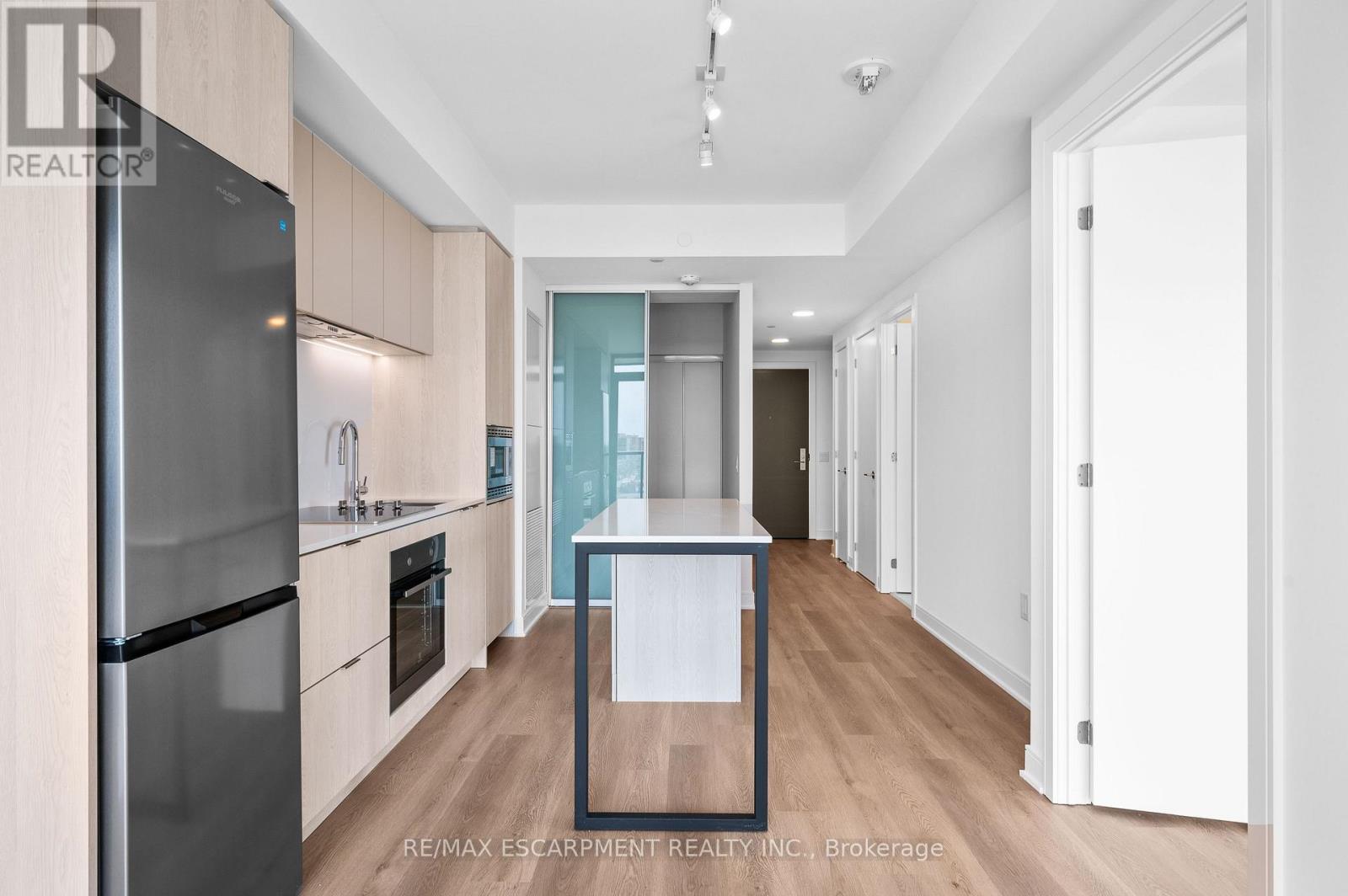 1016 - 86 Dundas Street E Property Photo 5