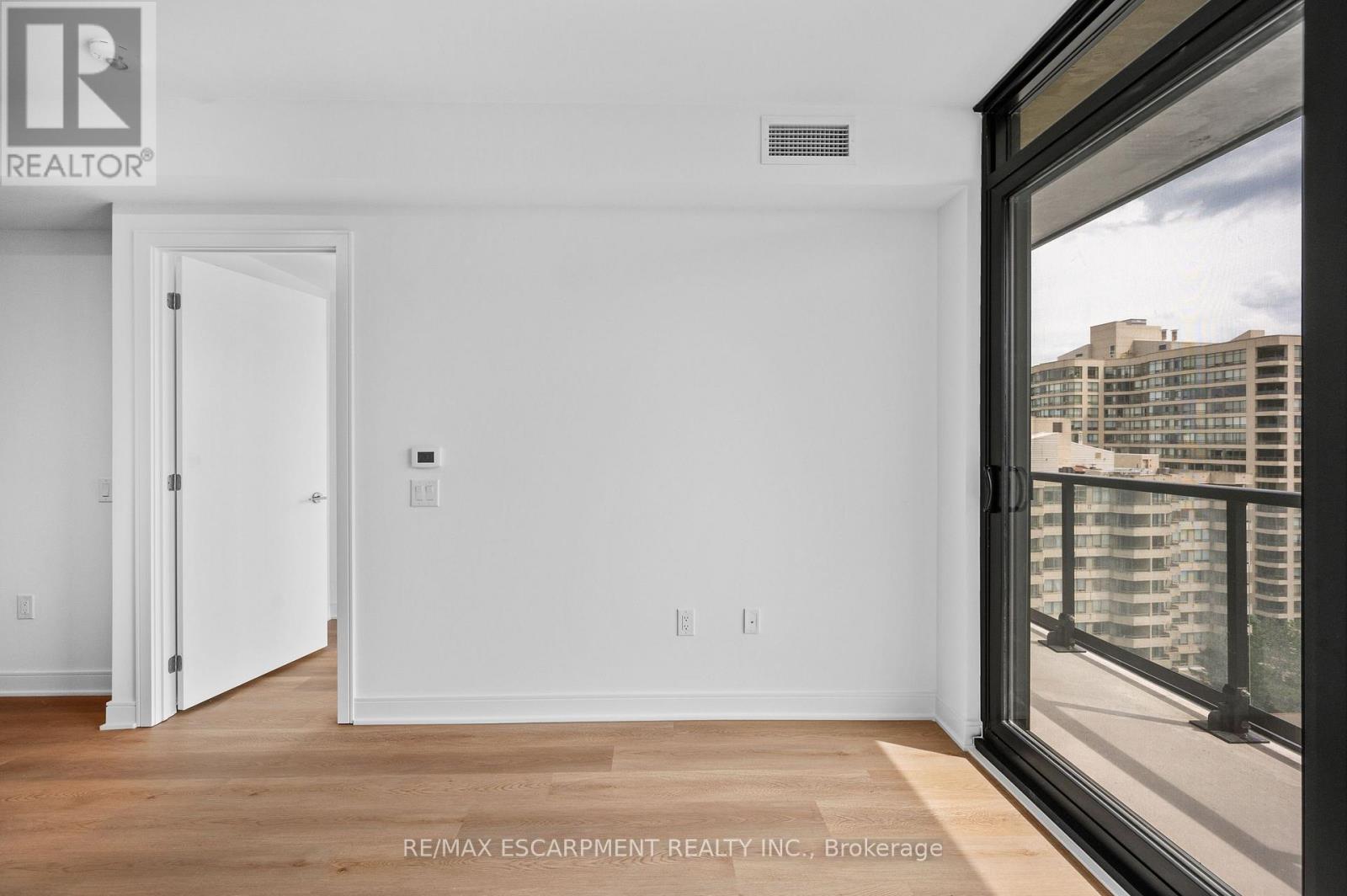 1016 - 86 Dundas Street E Property Photo 7