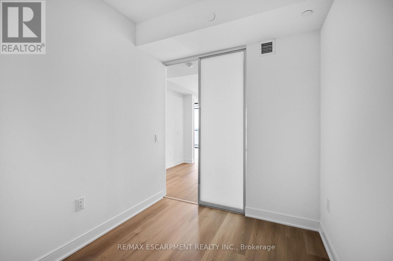 1016 - 86 Dundas Street E Property Photo 11