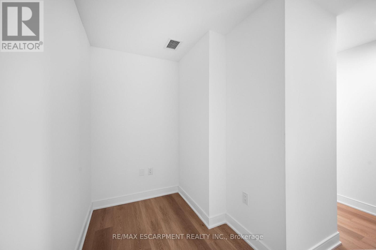 1016 - 86 Dundas Street E Property Photo 14