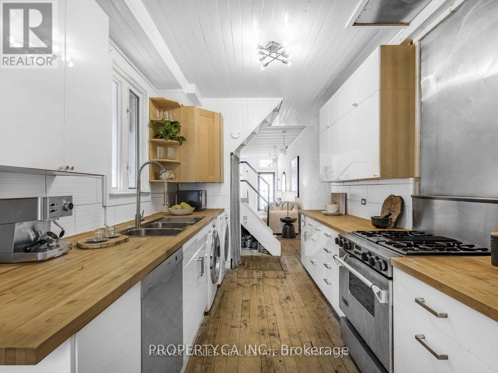 18 Saunders Avenue Property Photo 10