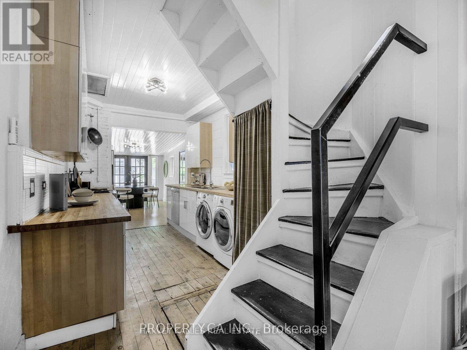 18 Saunders Avenue Property Photo 12