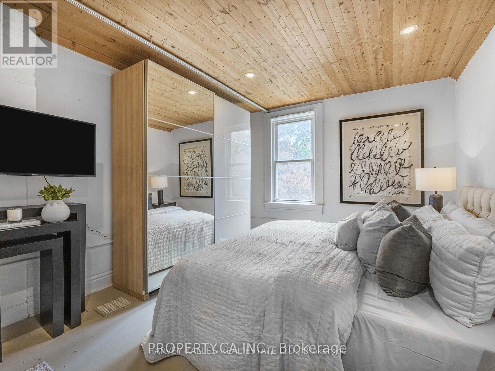 18 Saunders Avenue Property Photo 17